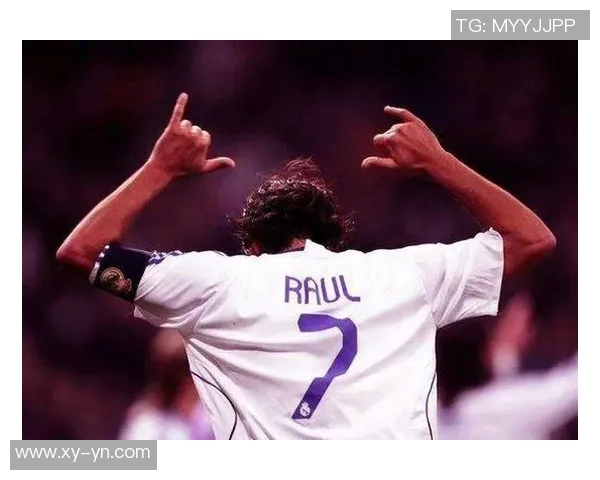 高冷足球女星的背影魅力与个性头像的完美结合